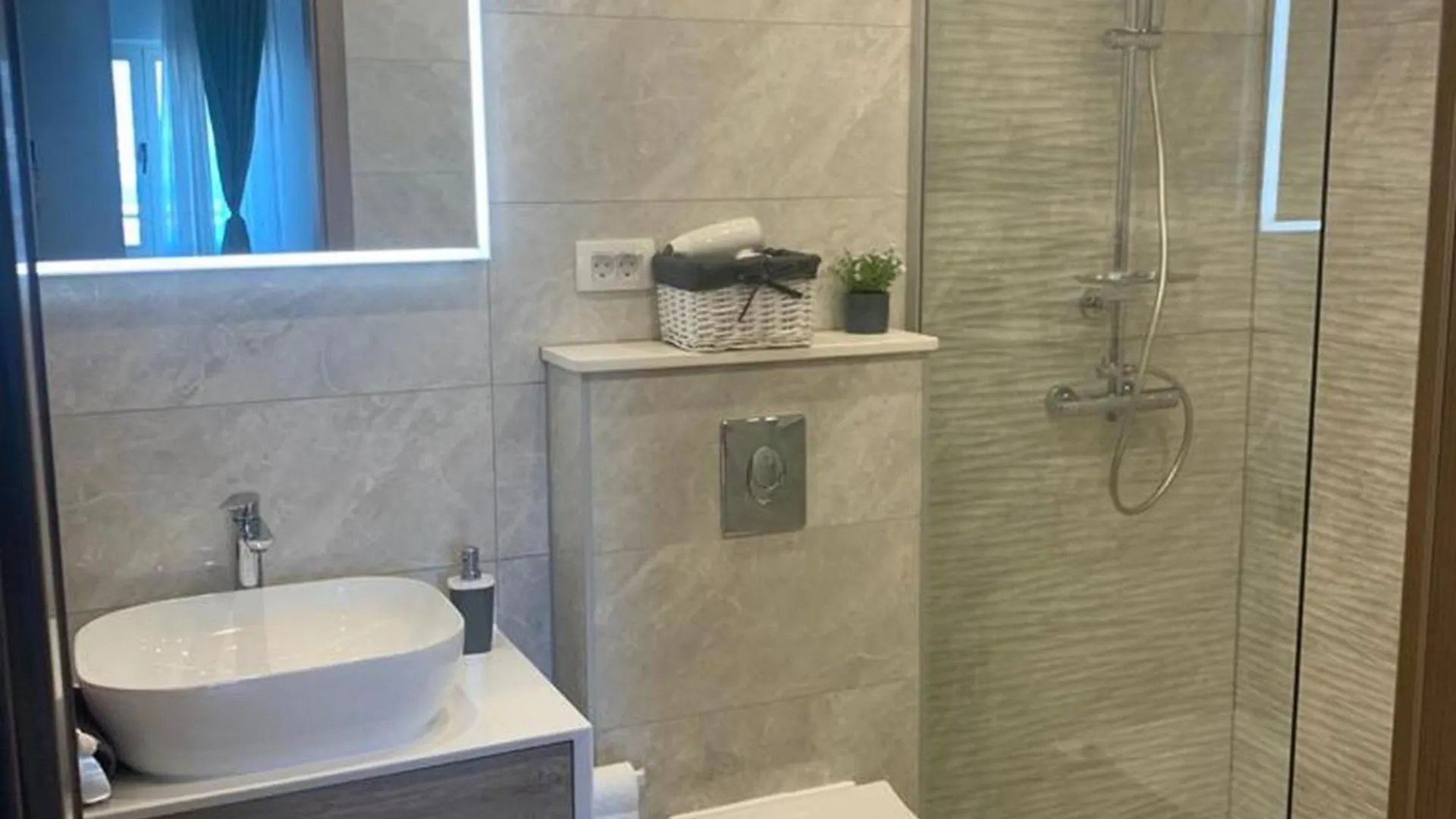 Mastrinka Bright Apartment With Free Parking And Modern Amenities Trogir
