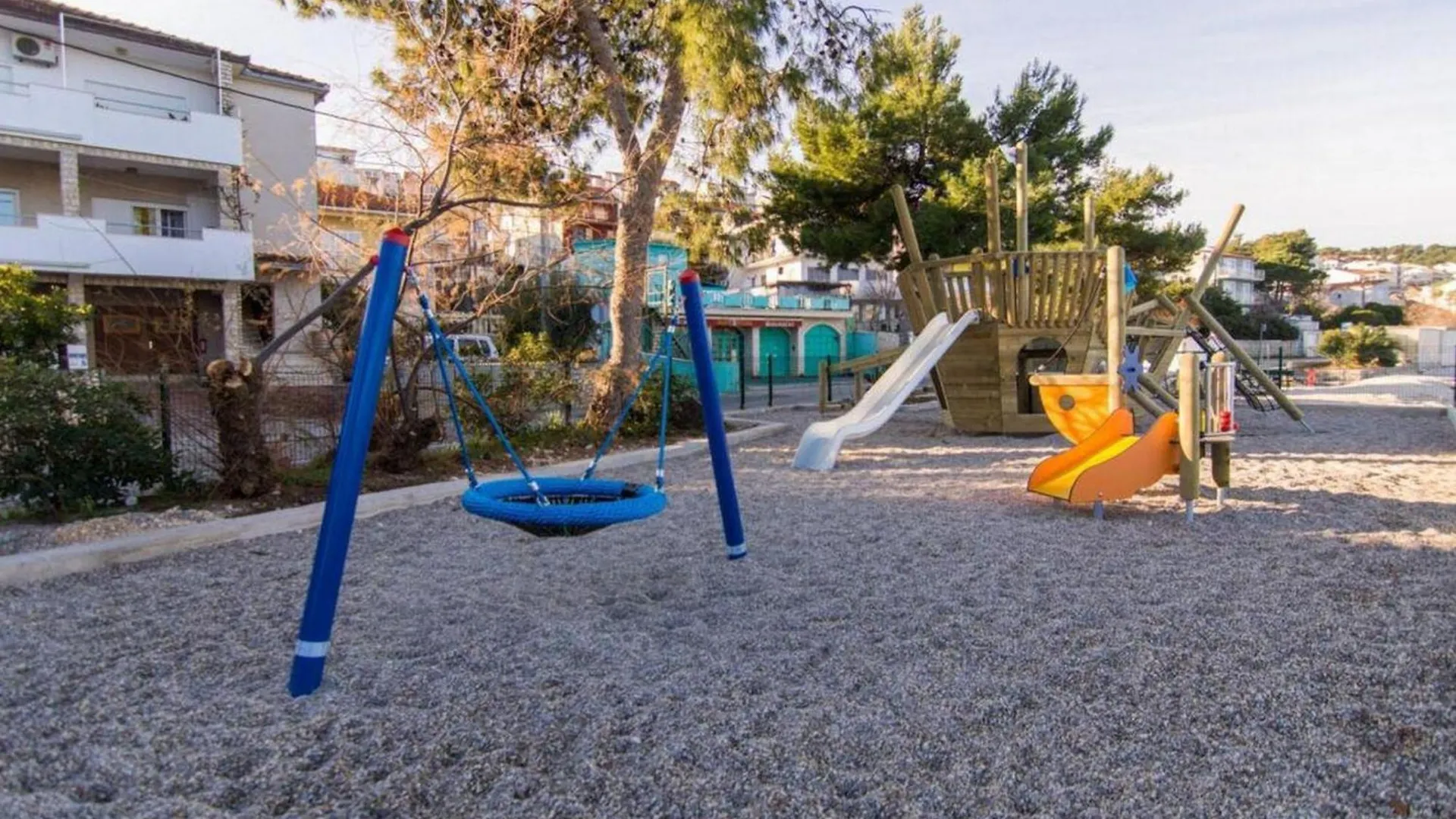 Mastrinka Bright Apartment With Free Parking And Modern Amenities Trogir